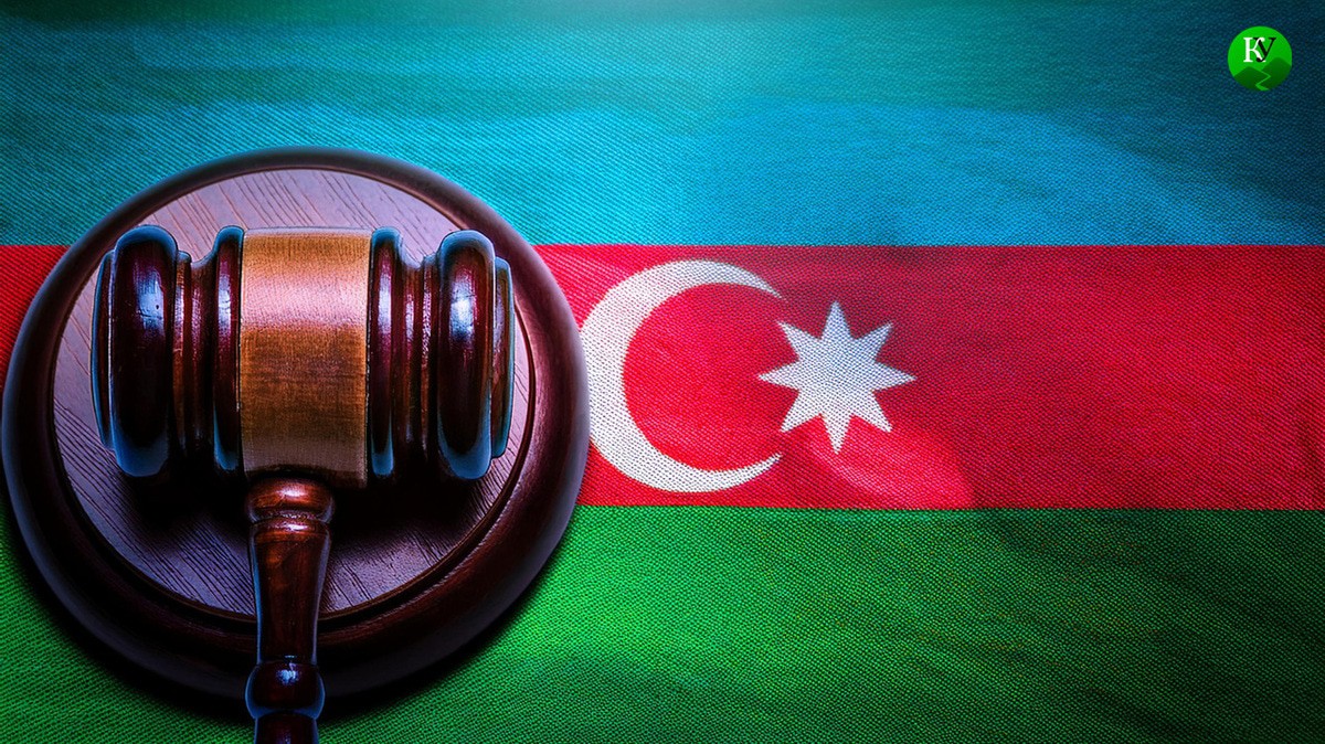 Молоток судьи и флаг Азербайджана. Иллюстрация создана «Кавказским узлом» с помощью ИИ в программе Photoshop Молоток судьи и флаг Азербайджана. Иллюстрация создана «Кавказским узлом» с помощью ИИ в программе Photoshop