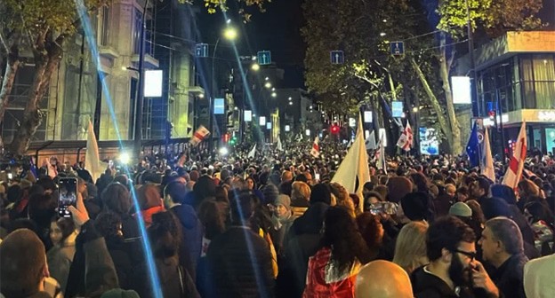 Акция протеста в Тбилиси. 18 ноября 2024 года. Фото: "Новости Грузии" https://www.newsgeorgia.ge/ Акция протеста в Тбилиси. 18 ноября 2024 года. Фото: "Новости Грузии" https://www.newsgeorgia.ge/