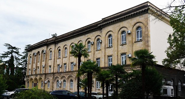 Парламент Абхазии. Фото: https://mineconom-ra.org/ru/news/cmi/161/ Парламент Абхазии. Фото: https://mineconom-ra.org/ru/news/cmi/161/