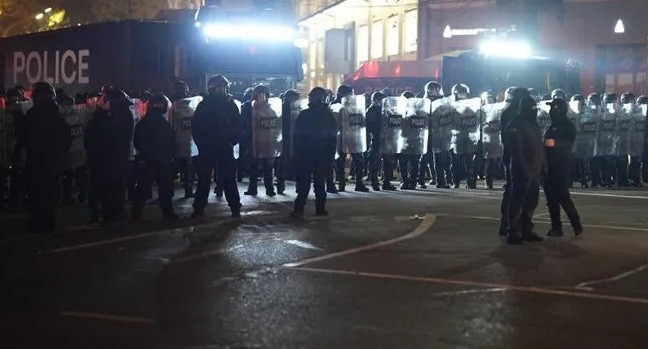 Силовики в центре Тбилиси. Фото: "ИнтерпрессНьюс" https://www.interpressnews.ge/ru/article/164830-na-peresechenii-ploshchadi-respubliki-i-metro-rustaveli-razmeshchen-spetsnaz Силовики в центре Тбилиси. Фото: "ИнтерпрессНьюс" https://www.interpressnews.ge/ru/article/164830-na-peresechenii-ploshchadi-respubliki-i-metro-rustaveli-razmeshchen-spetsnaz