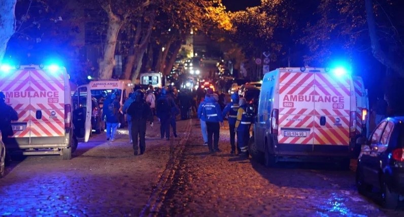 Машины скорой помощи в Тбилиси. Фото: "ИнтерпрессНьюс" https://www.interpressnews.ge/ru/article/164844-minzdrav-30-noiabria-s-aktsii-prokhodivshei-na-prospekte-rustaveli-v-meditsinskie-uchrezhdeniia-byli-dostavleny-44-cheloveka-iz-nikh-27-uchastniki-aktsii-1-predstavitel-smi-i-16-predstaviteli-mvd Машины скорой помощи в Тбилиси. Фото: "ИнтерпрессНьюс" https://www.interpressnews.ge/ru/article/164844-minzdrav-30-noiabria-s-aktsii-prokhodivshei-na-prospekte-rustaveli-v-meditsinskie-uchrezhdeniia-byli-dostavleny-44-cheloveka-iz-nikh-27-uchastniki-aktsii-1-predstavitel-smi-i-16-predstaviteli-mvd