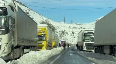 Ситуация на "Верхнем Ларсе". Кадр из видео https://t.me/kppverxniilars/8857 Ситуация на "Верхнем Ларсе". Кадр из видео https://t.me/kppverxniilars/8857