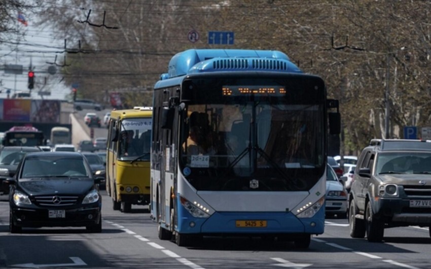 Автобусы на улицах Еревана. Фото: Report.az https://report.az/ru/v-regione/v-erevane-voditeli-avtobusov-obyavili-zabastovku/ Автобусы на улицах Еревана. Фото: Report.az https://report.az/ru/v-regione/v-erevane-voditeli-avtobusov-obyavili-zabastovku/
