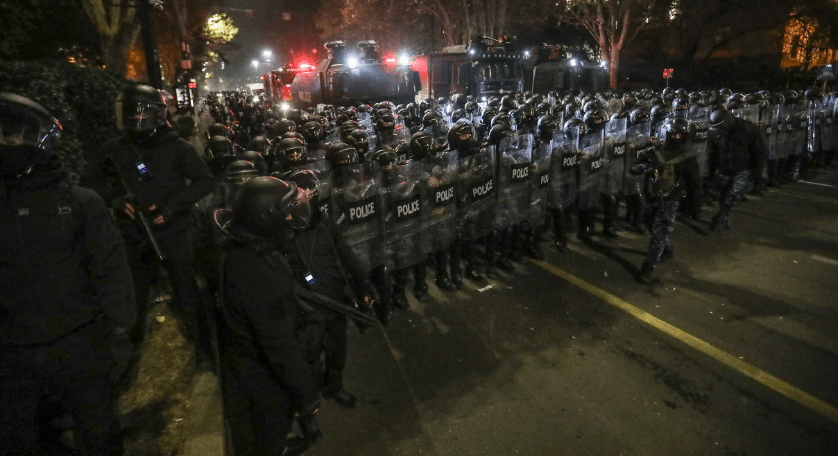 Спецназ на акции протеста в Тбилиси. Фото Азиза Каримова для "Кавказского узла". Спецназ на акции протеста в Тбилиси. Фото Азиза Каримова для "Кавказского узла".