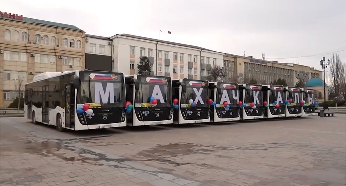 Новые автобусы в Махачкале. Кадр из видео на странице мэра города Юсупа Умавова - https://vk.com/wall805246966_1737 Новые автобусы в Махачкале. Кадр из видео на странице мэра города Юсупа Умавова - https://vk.com/wall805246966_1737