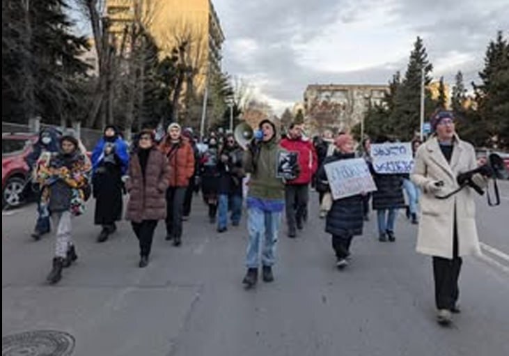 Шествие в Тбилиси. 16 декабря 2024 г. Фото: Телеграм-канал Tbilisi Life https://t.me/Tbilisi_life Шествие в Тбилиси. 16 декабря 2024 г. Фото: Телеграм-канал Tbilisi Life https://t.me/Tbilisi_life