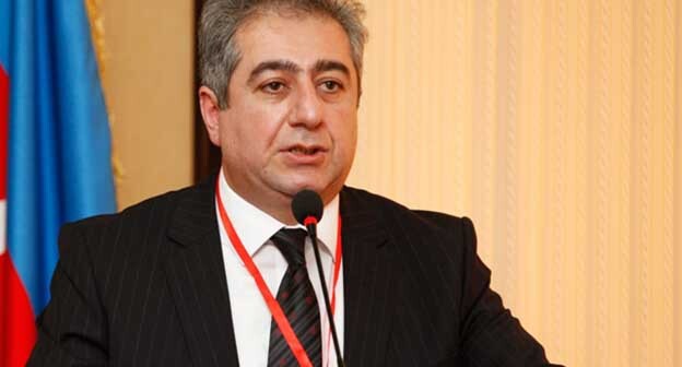 Губад Ибадоглу. Фото: Meydan.tv https://www.meydan.tv/ru/article/zasedanie-kabmina-vyzvalo-mnogo-novyh-voprosov-gubad-ibadoglu/ Губад Ибадоглу. Фото: Meydan.tv https://www.meydan.tv/ru/article/zasedanie-kabmina-vyzvalo-mnogo-novyh-voprosov-gubad-ibadoglu/