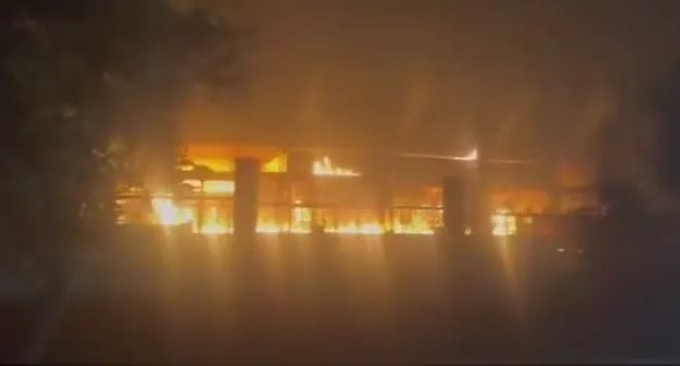 Пожар в Новошахтинске, стоп-кадр видео https://t.me/rostov_glavniy Пожар в Новошахтинске, стоп-кадр видео https://t.me/rostov_glavniy