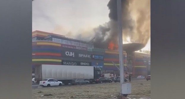 Взрыв в ТЦ во Владикавказе, стоп-кадр видео https://t.me/bazabazon/33911 Взрыв в ТЦ во Владикавказе, стоп-кадр видео https://t.me/bazabazon/33911