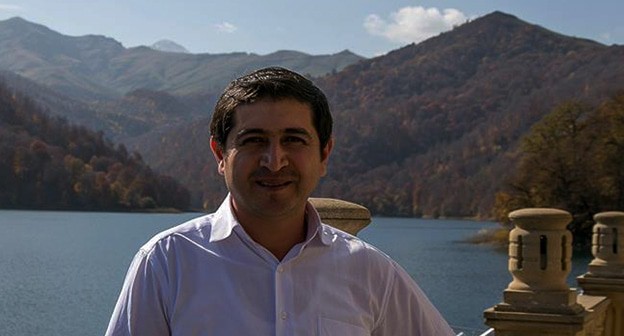 Раиль Аббасов. Фото: https://www.meydan.tv/ru/article/sud-arestoval-aktivista-railya-abbasova-na-4-mesyacza/ Раиль Аббасов. Фото: https://www.meydan.tv/ru/article/sud-arestoval-aktivista-railya-abbasova-na-4-mesyacza/