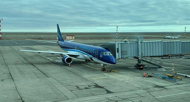 Самолет компании "Азербайджанские авиалинии". Фото: Telegram-канал "Mash Gor Самолет компании "Азербайджанские авиалинии". Фото: Telegram-канал "Mash Gor