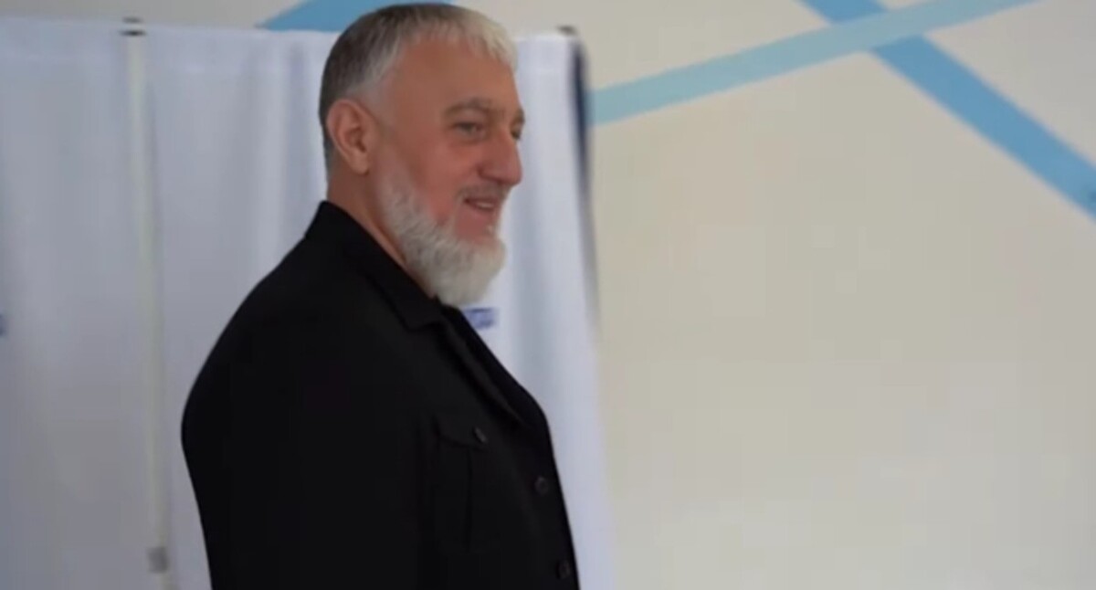 Адам Делимханов, стоп-кадр видео https://www.youtube.com/watch?v=-8-wQQIbsJs Адам Делимханов, стоп-кадр видео https://www.youtube.com/watch?v=-8-wQQIbsJs