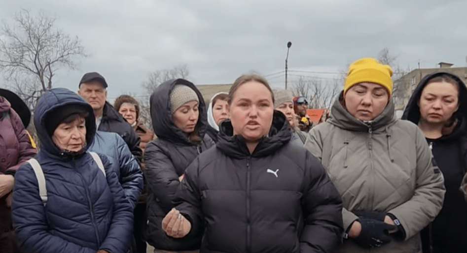 Жители Воскресенского выступили против продолжительного использования полигона. Стоп-кадр видео из YouTube-канала whynotrepublic от 17.01.25, https://www.youtube.com/watch?v=YPJoyfLD9Js. Жители Воскресенского выступили против продолжительного использования полигона. Стоп-кадр видео из YouTube-канала whynotrepublic от 17.01.25, https://www.youtube.com/watch?v=YPJoyfLD9Js.