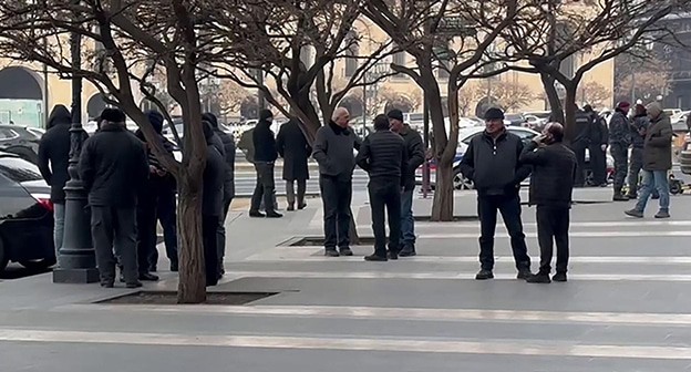 Акция протеста против повышения налога. Ереван, 23 января 2025 г. Фото: https://am.sputniknews.ru/20250123/malyy-biznes-na-grani-predprinimateli-protestuyut-protiv-povysheniya-naloga-s-oborota--85043350.html Акция протеста против повышения налога. Ереван, 23 января 2025 г. Фото: https://am.sputniknews.ru/20250123/malyy-biznes-na-grani-predprinimateli-protestuyut-protiv-povysheniya-naloga-s-oborota--85043350.html