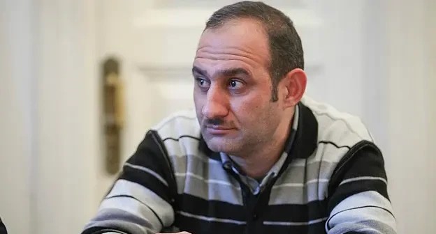 Натиг Джавадлы, фото https://turan.az/ru/politika/sud-ostavil-zurnalista-natiga-dzavadly-pod-strazei-789659?ysclid=m6a7uf7e7q229276657 Натиг Джавадлы, фото https://turan.az/ru/politika/sud-ostavil-zurnalista-natiga-dzavadly-pod-strazei-789659?ysclid=m6a7uf7e7q229276657