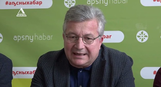 Леван Микаа. Скриншот видео https://www.youtube.com/watch?v=76pX-X-_UPE Леван Микаа. Скриншот видео https://www.youtube.com/watch?v=76pX-X-_UPE