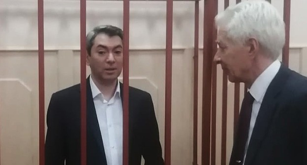 Григорий Мельконьянц (слева) в зале суда. 30 января 2025 г. Фото Александра Степанова для "Кавказского узла" Григорий Мельконьянц (слева) в зале суда. 30 января 2025 г. Фото Александра Степанова для "Кавказского узла"