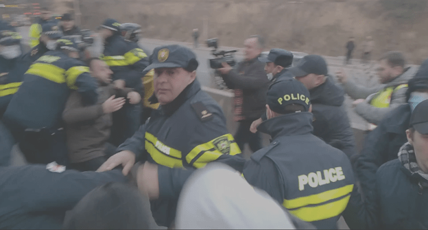 Задержания в Тбилиси 2 февраля, фото "Кавказского узла". Задержания в Тбилиси 2 февраля, фото "Кавказского узла".
