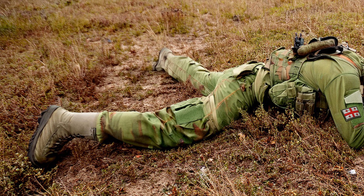 Военный в поле. Иллюстрация создана "Кавказским узлом" с помощью ИИ в программе Photoshop Военный в поле. Иллюстрация создана "Кавказским узлом" с помощью ИИ в программе Photoshop