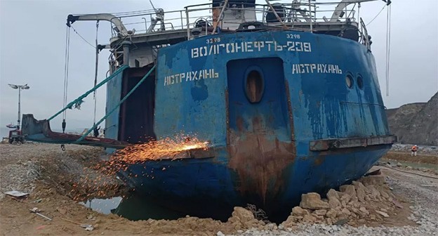 Демонтаж части танкера "Волгонефть-239". Фото: Министерство транспорта России Демонтаж части танкера "Волгонефть-239". Фото: Министерство транспорта России