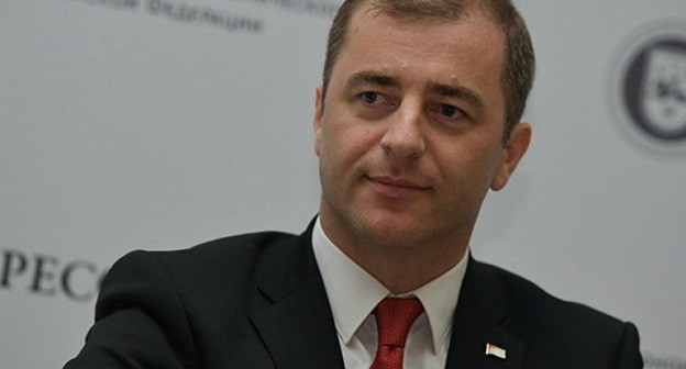 Адгур Ардзинба. Фото: http://abkhazinform.com/media/k2/items/cache/363cb5cbc907b51a8ede5af937c12624_XL.jpg Адгур Ардзинба. Фото: http://abkhazinform.com/media/k2/items/cache/363cb5cbc907b51a8ede5af937c12624_XL.jpg