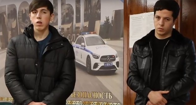 Кадр видео извинений участника ДТП и очевидца. 19 февраля 2025 г. Скриншот видео https://vk.com/wall-100024316_5719 Кадр видео извинений участника ДТП и очевидца. 19 февраля 2025 г. Скриншот видео https://vk.com/wall-100024316_5719