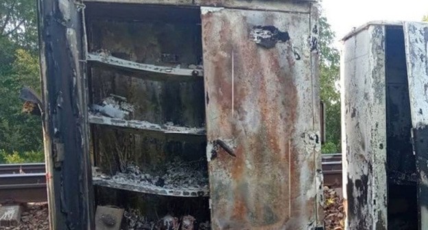 Поджег релейного шкафа на железной дороге. Фото: https://vk.com/wall-104083518_3913453 Поджег релейного шкафа на железной дороге. Фото: https://vk.com/wall-104083518_3913453