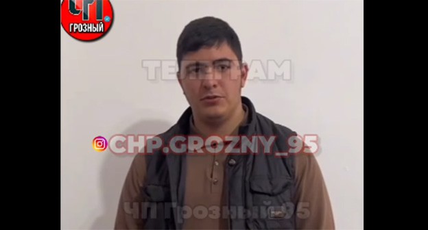 Кадр видео извинений водителя из Гудермесского района. Скриншот видео https://www.instagram.com/p/DGQeesMMRqZ/ Кадр видео извинений водителя из Гудермесского района. Скриншот видео https://www.instagram.com/p/DGQeesMMRqZ/
