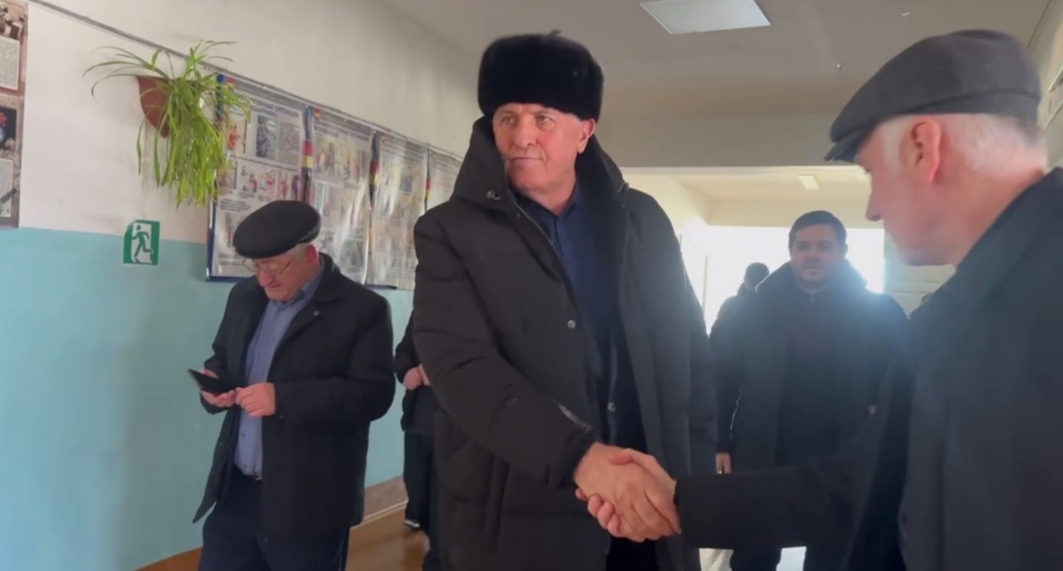 Абдулмуслим Абдулмуслимов в Казбековском районе. Кадр видео правительства Дагестана https://t.me/pravitelstvord/25687 Абдулмуслим Абдулмуслимов в Казбековском районе. Кадр видео правительства Дагестана https://t.me/pravitelstvord/25687
