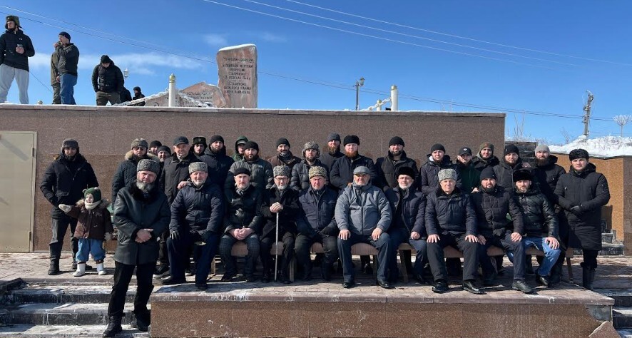 Участники митинга в селе Ярык-су Новолакского района Дагестана. 23 февраля 2025 года. Фото предоставлено "Кавказскому узлу" организаторами мероприятия. Участники митинга в селе Ярык-су Новолакского района Дагестана. 23 февраля 2025 года. Фото предоставлено "Кавказскому узлу" организаторами мероприятия.