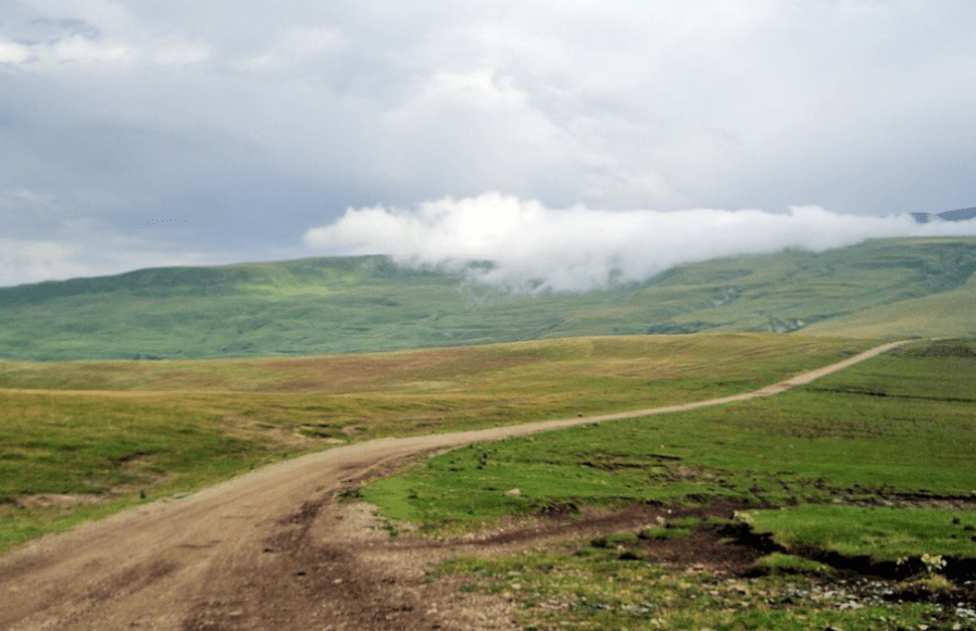 Земли близ Хубара. Скриншот фото Г.А.Гусейнова с сайта https://blog.welcomedagestan.ru/dagestan/kazbekovskij/hubar/?type=photo#&gid=null&pid=1 Земли близ Хубара. Скриншот фото Г.А.Гусейнова с сайта https://blog.welcomedagestan.ru/dagestan/kazbekovskij/hubar/?type=photo#&gid=null&pid=1