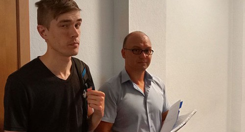 Илья Кравченко (слева) и его адвокат Иван Иванов. Фото "Кавказского узла" Илья Кравченко (слева) и его адвокат Иван Иванов. Фото "Кавказского узла"