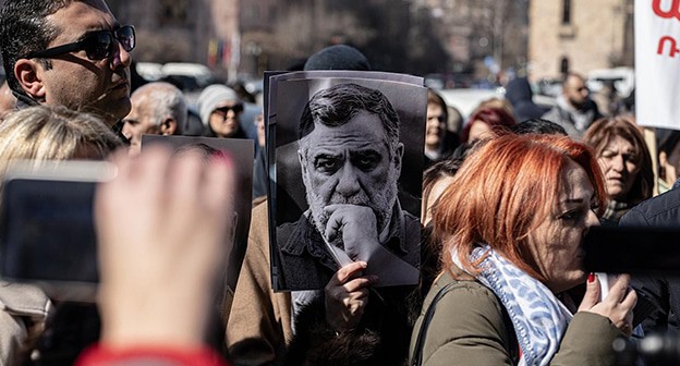Акция в поддержку Рубена Варданяна. 28 февраля 2025 г. Фото: Нарека Алексаняна https://hetq.am/ru/article/172905 Акция в поддержку Рубена Варданяна. 28 февраля 2025 г. Фото: Нарека Алексаняна https://hetq.am/ru/article/172905