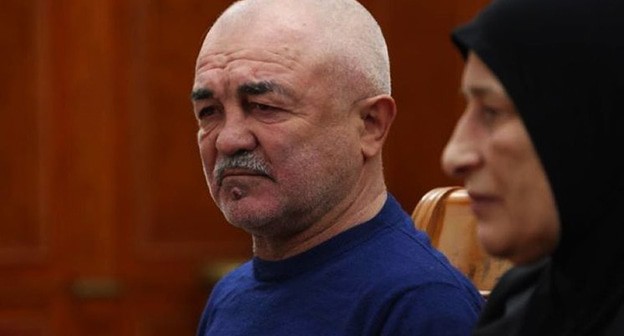 Родители Курбана Далгатова. Фото: https://hakikat.info/kat/lenta-novostej/item/roditeli-pogibshego-v-hode-pytok-v-policzii-kurbana-dalgatova-provedut-miting-v-mahachkale/ Родители Курбана Далгатова. Фото: https://hakikat.info/kat/lenta-novostej/item/roditeli-pogibshego-v-hode-pytok-v-policzii-kurbana-dalgatova-provedut-miting-v-mahachkale/