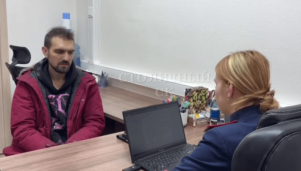 Артемий Останин на допросе. Стоп-кадр видео из Telegram-канала "Столичный СК" от 18.03.21, https://t.me/skmoscowgsu/4494 Артемий Останин на допросе. Стоп-кадр видео из Telegram-канала "Столичный СК" от 18.03.21, https://t.me/skmoscowgsu/4494