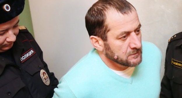 Хамзат Бахаев, стоп-кадр видео https://www.m24.ru/videos/ubijstva/01042015/78713 Хамзат Бахаев, стоп-кадр видео https://www.m24.ru/videos/ubijstva/01042015/78713