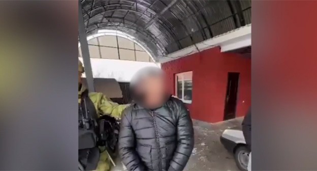 Задержание пособника террористов в Ингушетии. 19 марта 2025 г. Фото: https://t.me/mediamvd/37428 Задержание пособника террористов в Ингушетии. 19 марта 2025 г. Фото: https://t.me/mediamvd/37428