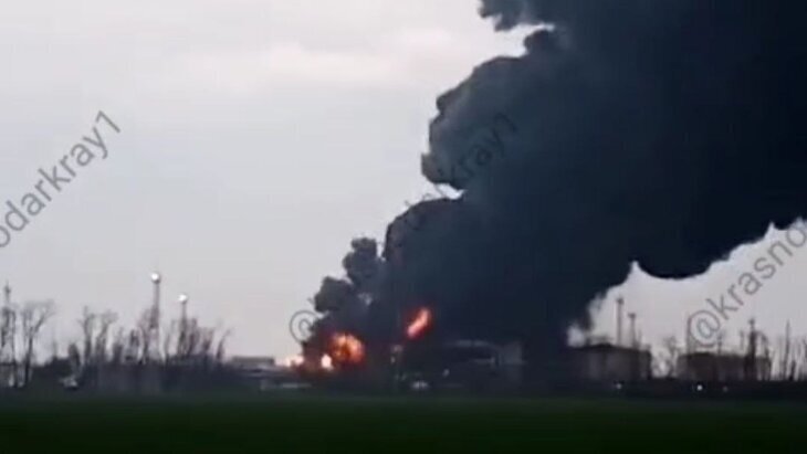 Пожар на нефтебазе в станице Кавказской. 19 марта 2025 г. Фото: телеграм-канал "Краснодар и край"
Пожар на нефтебазе в станице Кавказской. 19 марта 2025 г. Фото: телеграм-канал "Краснодар и край"