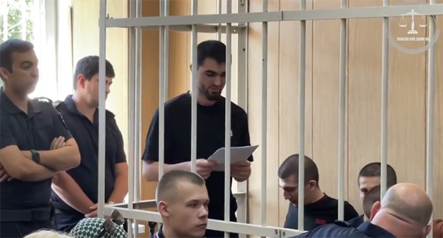 Участники беспорядков в зале суда. Фото: t.me/opskuban
