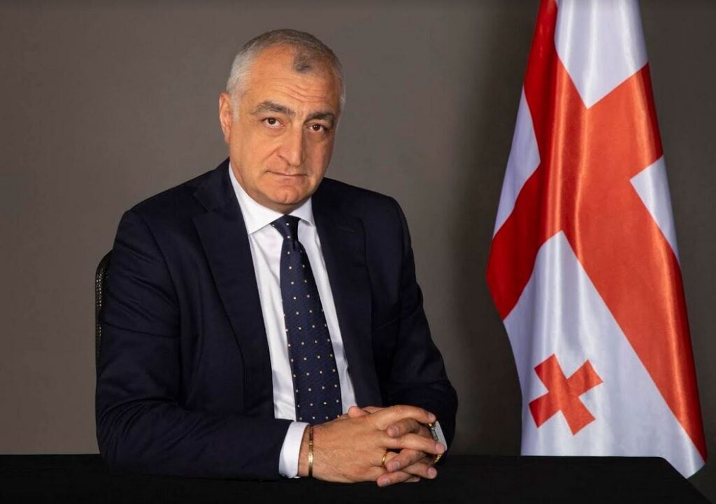 Мамука Хазарадзе. Фото: https://1tv.ge/lang/ru/news/mamuka-khazaradze-my-obrashhaemsja-k-bjudzhetnikam-ne-pugajtes-smeny-vlasti-vremja-politicheskogo-vozmezdija-proshlo/ Мамука Хазарадзе. Фото: https://1tv.ge/lang/ru/news/mamuka-khazaradze-my-obrashhaemsja-k-bjudzhetnikam-ne-pugajtes-smeny-vlasti-vremja-politicheskogo-vozmezdija-proshlo/