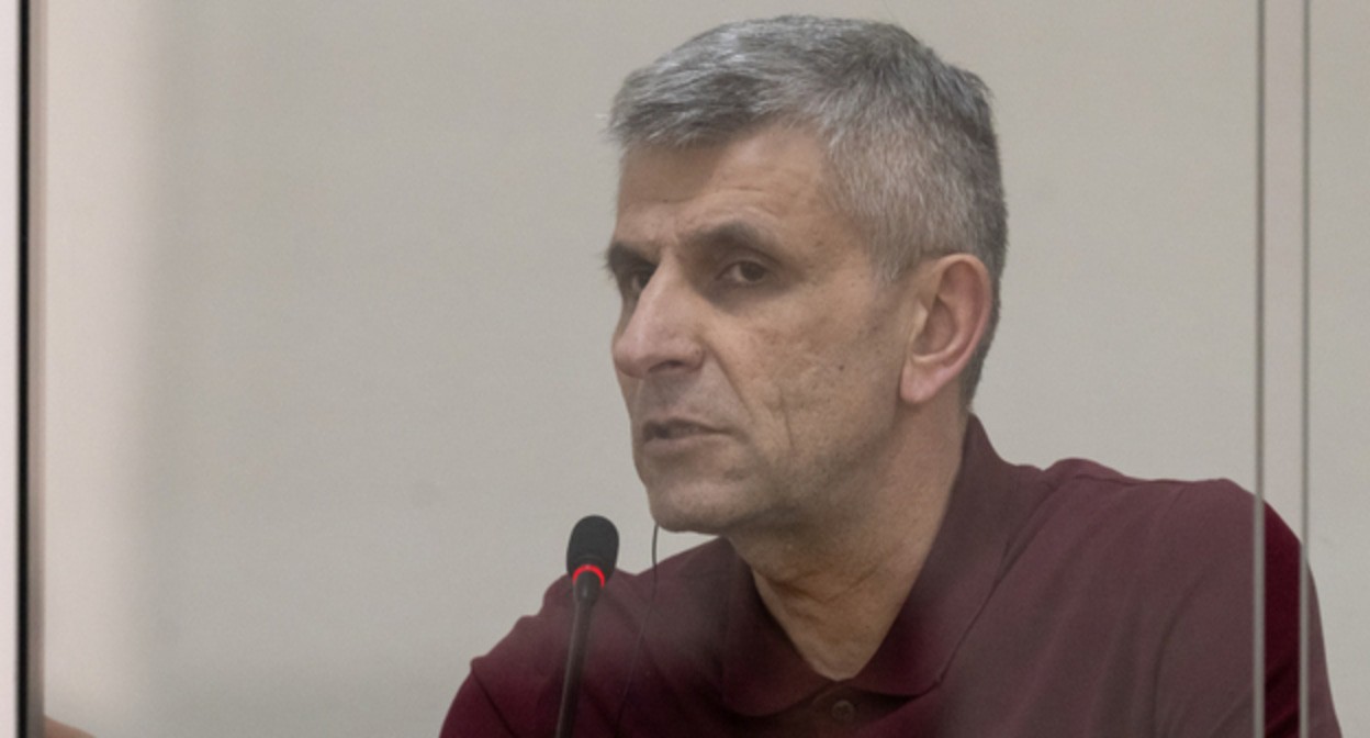 Давид Ишханян в суде. Фото: "Азертадж" azertag.az/ru/xeber/posle_antiterroristicheskoi_operacii_v_otele_davida_ishhanyana_v_xankendi_byli_obnaruzheny_oruzhie_i_boepripasy__sud-3485519