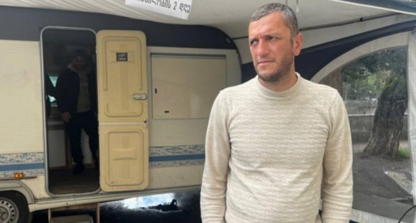 Участник голодовки шахтеров из Чиатуры. Фото Mtavari https://mtavari.tv/news/179322-mitropolit-danieltan-shekhvedris-shemdeg Участник голодовки шахтеров из Чиатуры. Фото Mtavari https://mtavari.tv/news/179322-mitropolit-danieltan-shekhvedris-shemdeg