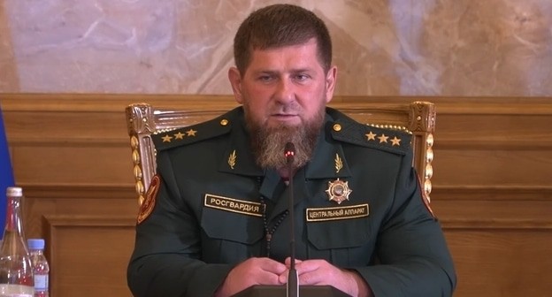 Рамзан Кадыров на совещании 8 апреля. Кадр видео пресс-службы Кадырова https://t.me/RKadyrov_95/5636 Рамзан Кадыров на совещании 8 апреля. Кадр видео пресс-службы Кадырова https://t.me/RKadyrov_95/5636