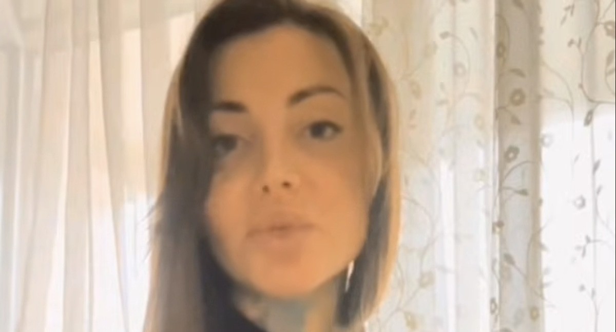 Анастасия Гойсан. Кадр видеообращения в YouTube-канале Шамиля Хадулаева www.youtube.com/watch?v=ysx0AhOwdSw Анастасия Гойсан. Кадр видеообращения в YouTube-канале Шамиля Хадулаева www.youtube.com/watch?v=ysx0AhOwdSw