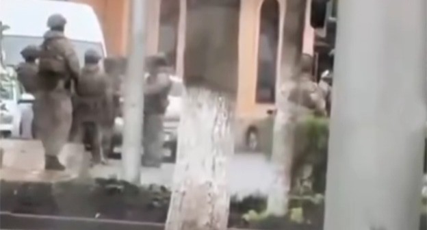 Задержание имамов. 10 апреля 2025 г. Скриншот видео https://www.instagram.com/p/DIQ24c9NrkD/ принадлежит компании Meta деятельность которой запрещена в России Задержание имамов. 10 апреля 2025 г. Скриншот видео https://www.instagram.com/p/DIQ24c9NrkD/ принадлежит компании Meta деятельность которой запрещена в России