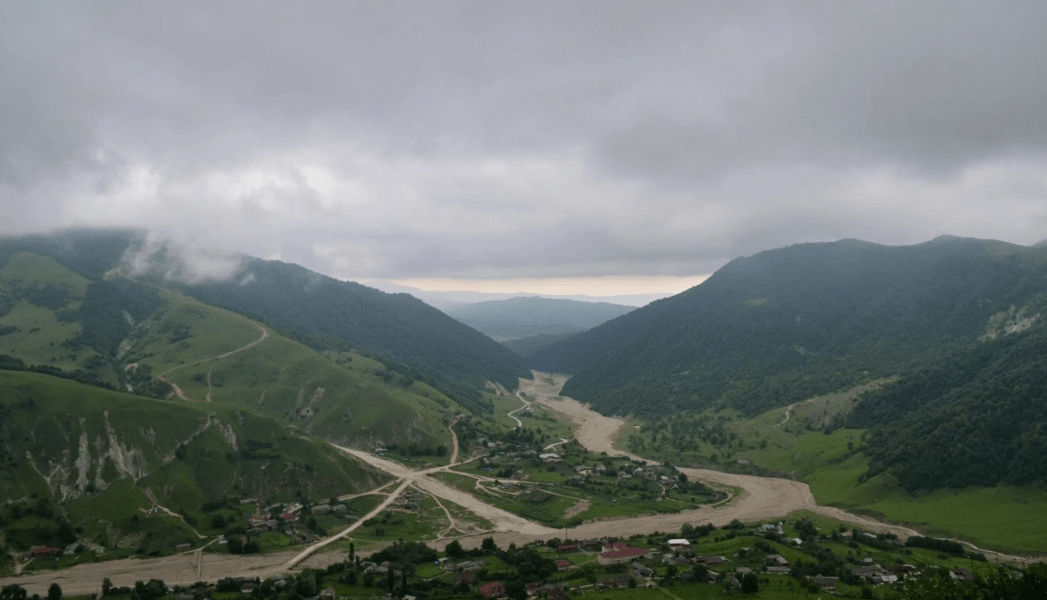 Село в Чечне. Скриншот фото с сайта https://www.culture.ru/events/3606150/urok-kraevedeniya-selo-v-kotorom-ya-zhivu Село в Чечне. Скриншот фото с сайта https://www.culture.ru/events/3606150/urok-kraevedeniya-selo-v-kotorom-ya-zhivu