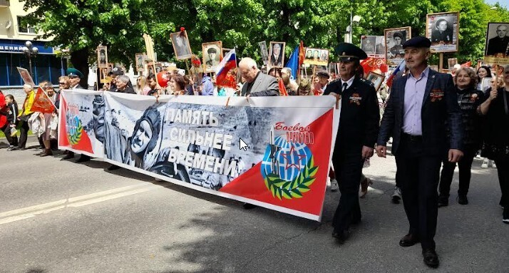 Шествие "Бессмертного полка" в Нальчике. 9 мая 2022 года. Фото Людмилы Маратовой для "Кавказского узла".