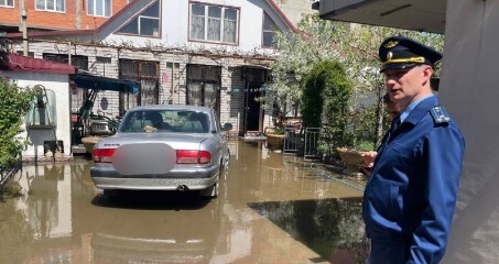 Оценка ущерба от подтоплений в Махачкале. Фото из телеграм-канала прокуратуры Дагестана.