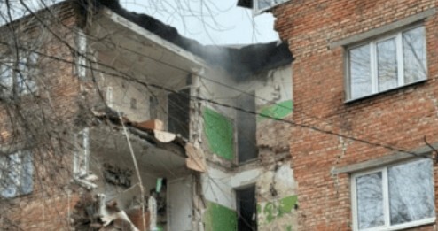 Дом на улице Нариманова после обрушения подъезда. Скриншот фото из Telegram-канала Василия Голубева от 28.01.24, https://t.me/golubev_vu/1079у Дом на улице Нариманова после обрушения подъезда. Скриншот фото из Telegram-канала Василия Голубева от 28.01.24, https://t.me/golubev_vu/1079у