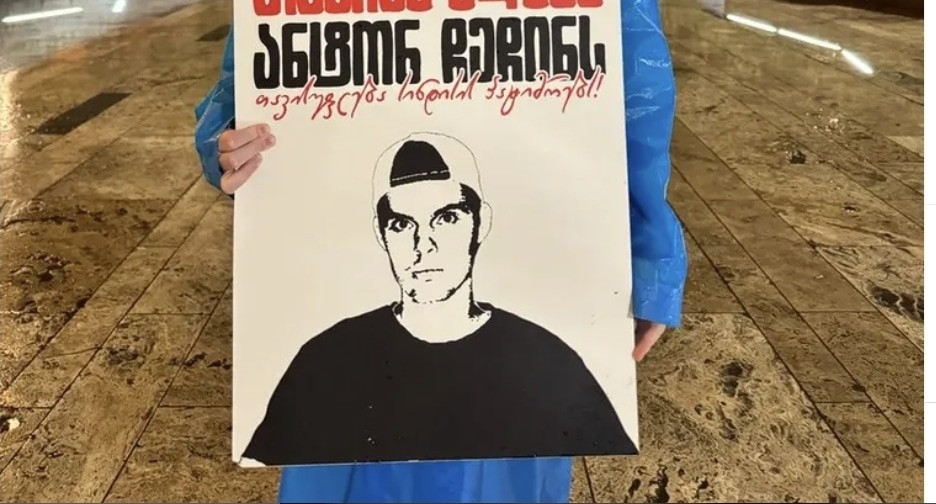 Плакат в поддержку Антона Чечина. Скриншот публикации на странице Мананы Самхарадзе в Instagram. Плакат в поддержку Антона Чечина. Скриншот публикации на странице Мананы Самхарадзе в Instagram.
